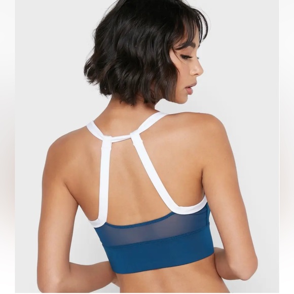 Nike Air Swoosh women’s Sports Bra Size XS - Picture 2 of 7